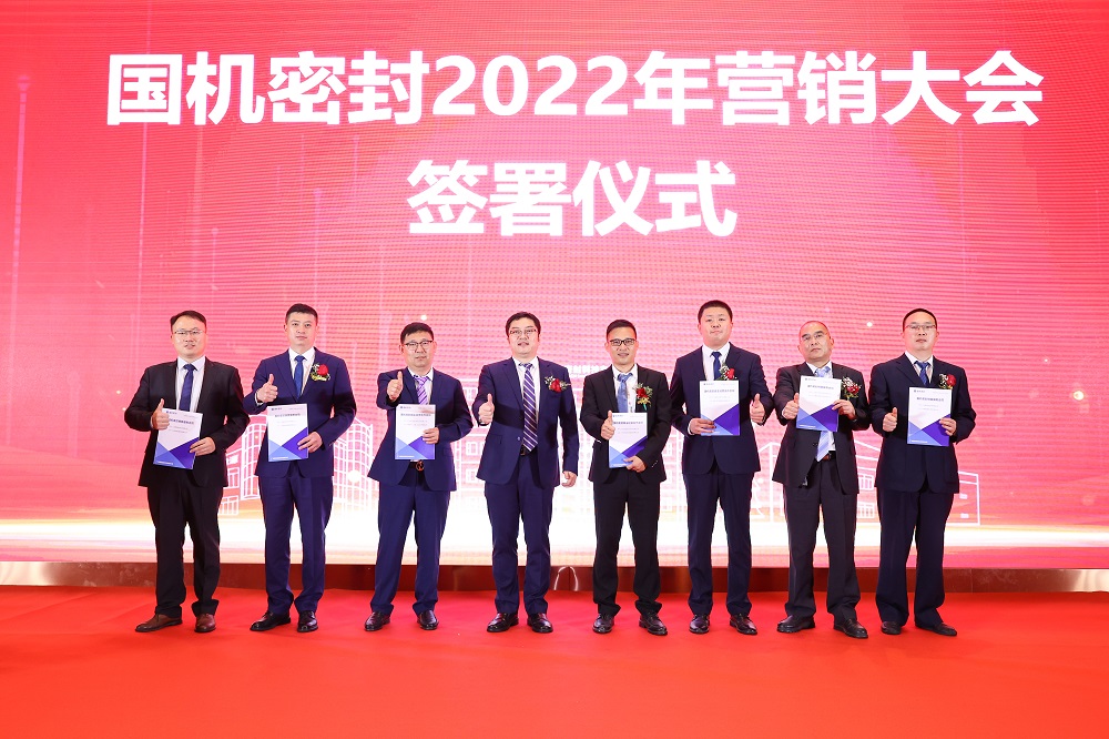 HE_L0702.JPG HE_L0702.JPG